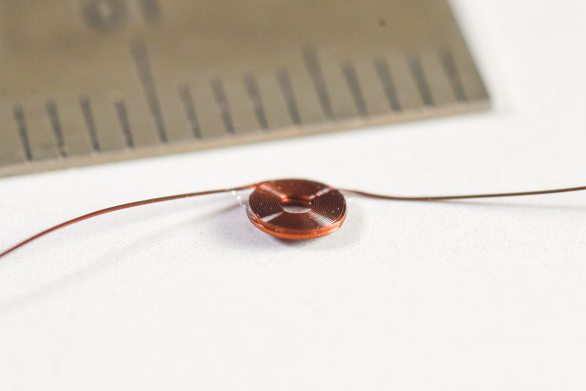 Flat coil with outside lead wire and maximum fill factor