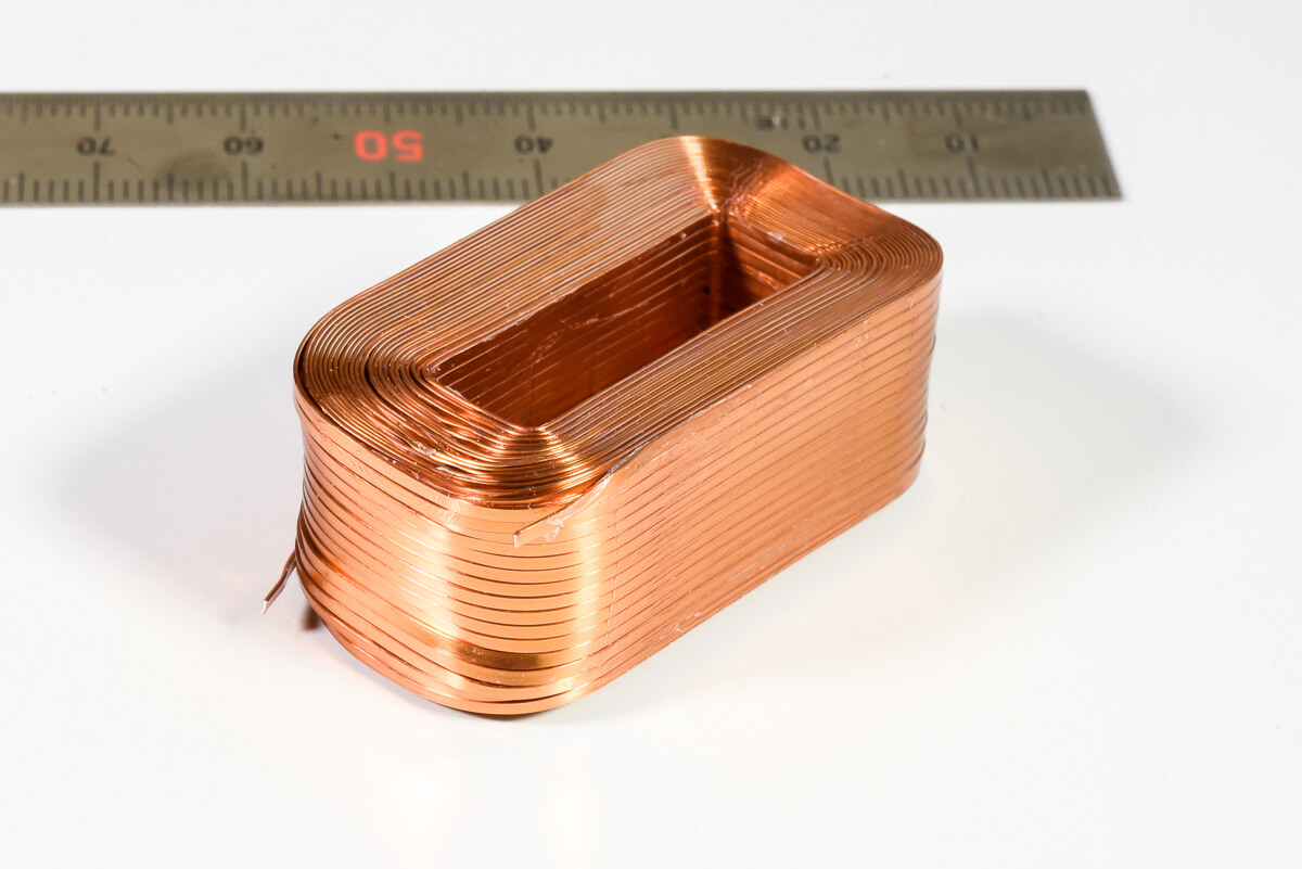 Flat coil with outside lead wire and maximum fill factor